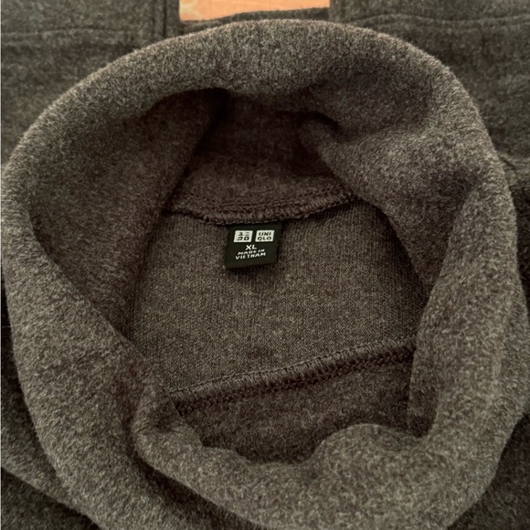 UNIQLO HeatTech Fleece Turtleneck - Picture 7 of 7